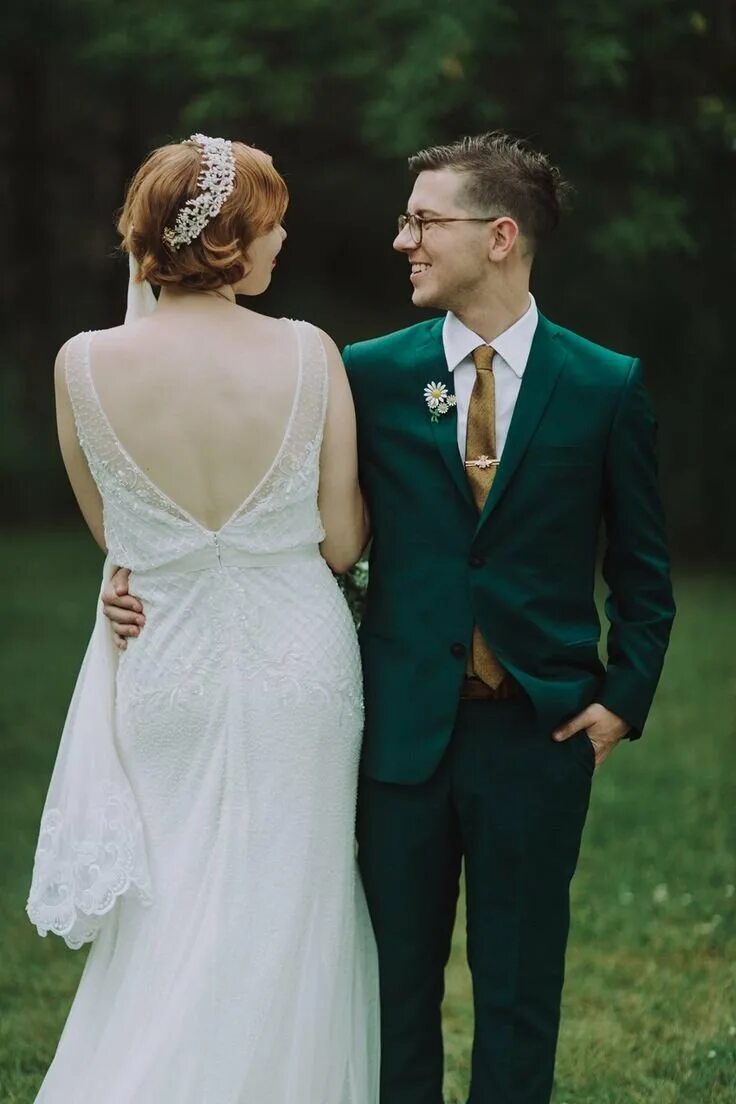 Свадебный костюм. Фотосессия в свадебном платье. Свадебные костюмы для жениха и невесты. Свадебные наряды жениха и невесты. Свадебный костюм мужской.