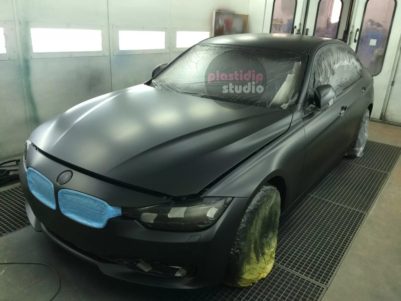 Черная матовая краска для авто. Audi a5 matte black. Матовый цвет машины. Темно серый пластидип audi a6. Матовая пленка на авто.