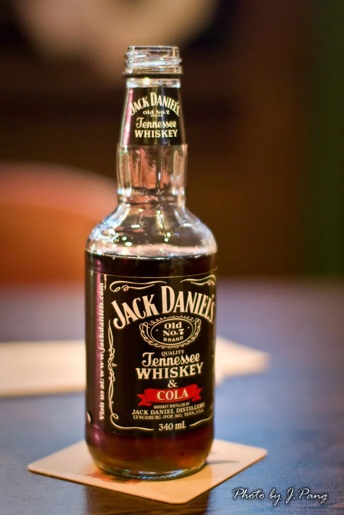 Jack daniel&#039;s cola. Джек дениел. джек дэниэлс с колой. джек дэниел оригинальная бутылка. jack daniels whiskey cola.