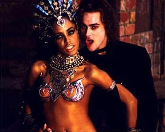 Акаша королева вампиров. Королева проклятых полностью. Королева проклятых (2002) queen of the damned. Королева проклятых 2002 лисстад. Королева проклятых фильм 2002 акаша.