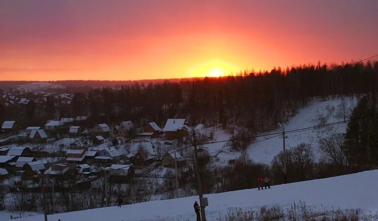 Город икша. Спортивный парк Икша. Икша горнолыжный склон. Поселок Икша Дмитровский район. Пгт Икша фото.