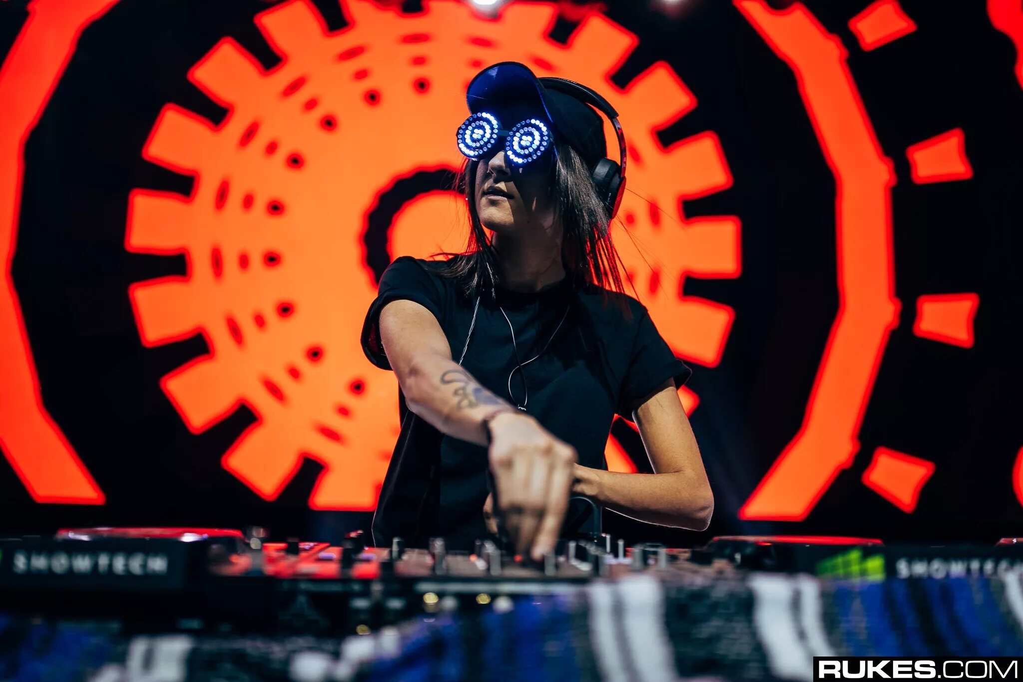 Rezz subtronics black ice. Rezz музыкант. rezz канадский диджей. rezz лицо. rezz возраст.