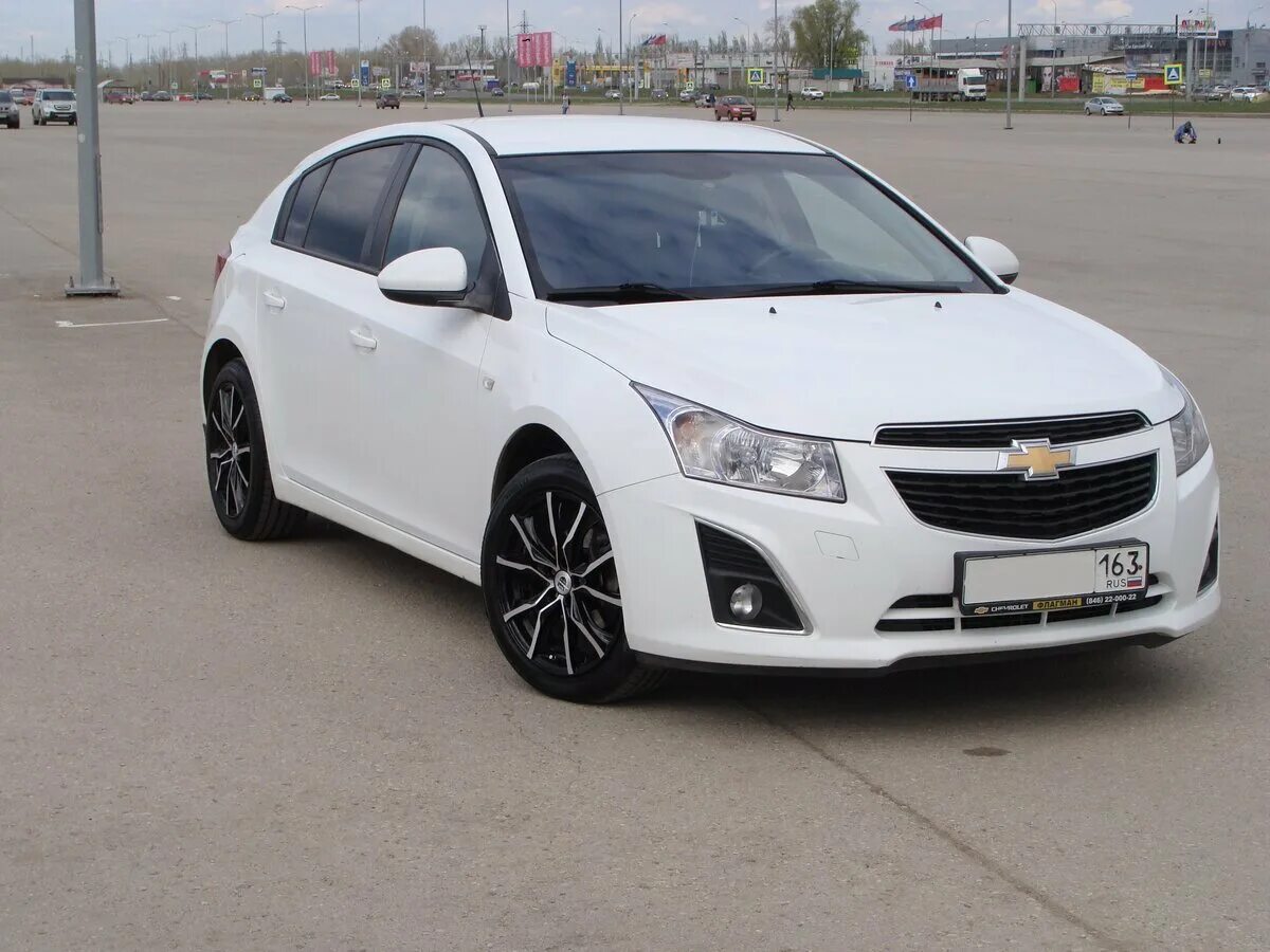 Круз хэтчбек 2013. Chevrolet Cruze 2013 хэтчбек белый. Chevrolet Cruze хэтчбек белый. Шевроле Круз хэтчбек 2012 белый. Шевроле Круз хэтчбек 2013.