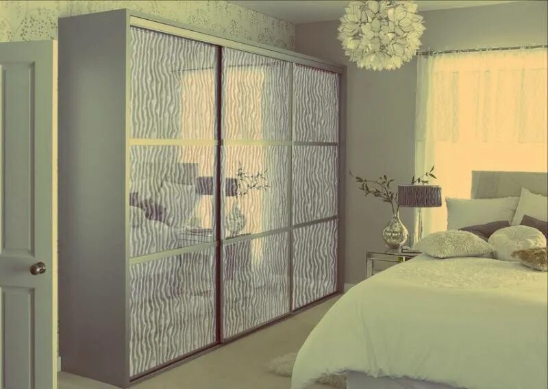 шкаф с зеркалом в спальню. зеркальный шкаф в спальне. зеркальный шкаф в спальне. шкаф-купе в спальню. современные шкафы.