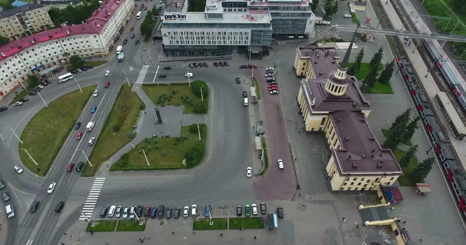 Площадь гагарина петрозаводск. Вокзальная площадь петрозаводск. привокзальная площадь петрозаводск. площадь гагарина петрозаводск сверху. петрозаводск вокзал площадь гагарина.