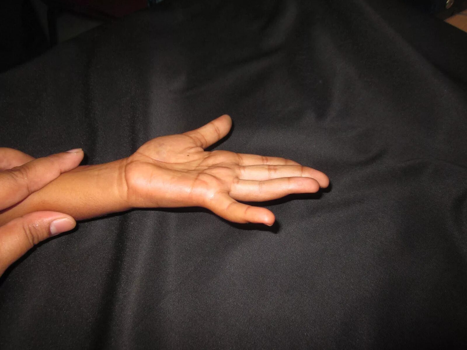 кулак в профиль. рука чапалах. чапалах гифки. рука чапалах. дать чапалах.