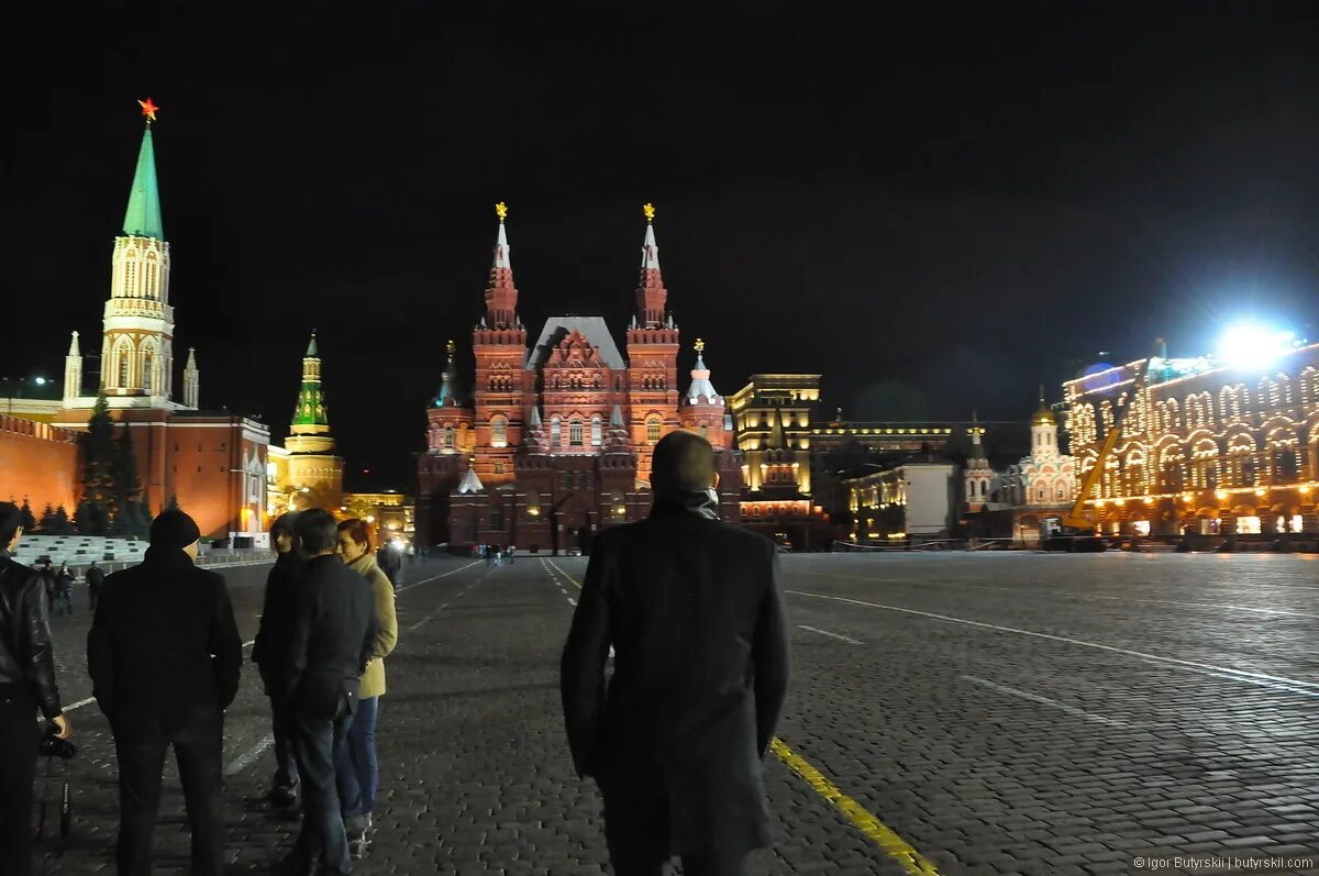 Кремль вечером. Ночная Москва сейчас. Кремль Москва сейчас. Москва люди. Когда будет вечер в москве