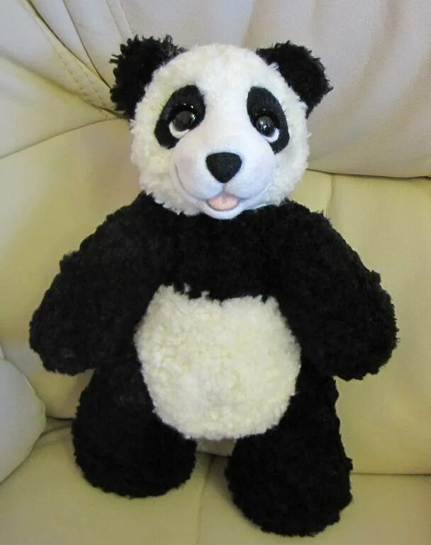 Большая панда катюша. Панда из Ализе Пуффи. Игрушки из Ализе Пуффи Панда. Панда Ализе Пуффи подушка. Панда из пряжи Ализе Пуффи.