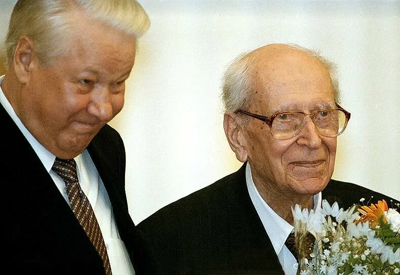 С. Академик д. Лихачев. Восхищение академиком д с лихачевым писатель выражает. С.