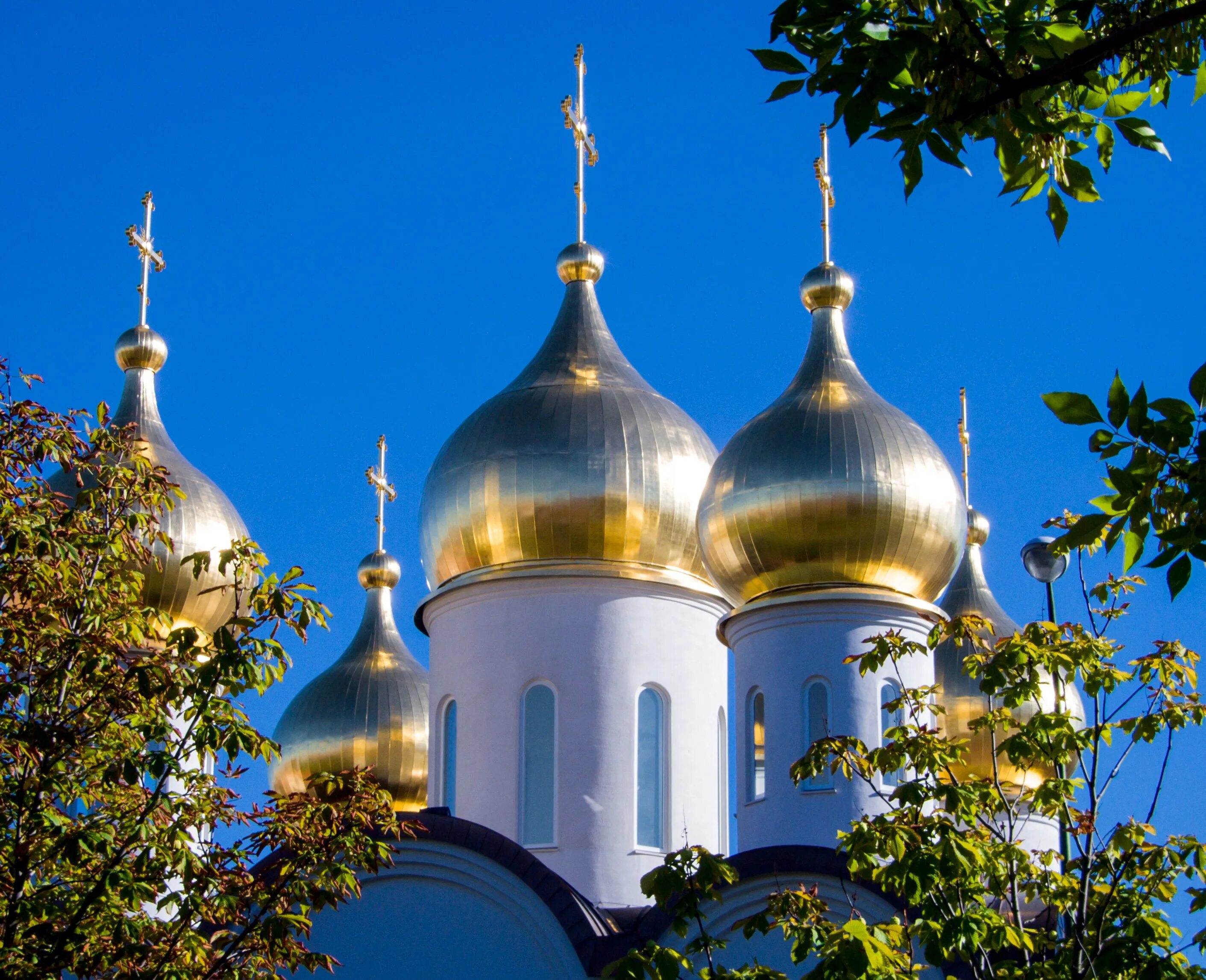 Православные картинки. Церковь храм собор золотые купола. Церковные купола маковки. Золотые купола Московский храм Преображения Господня. Купол церкви православной.