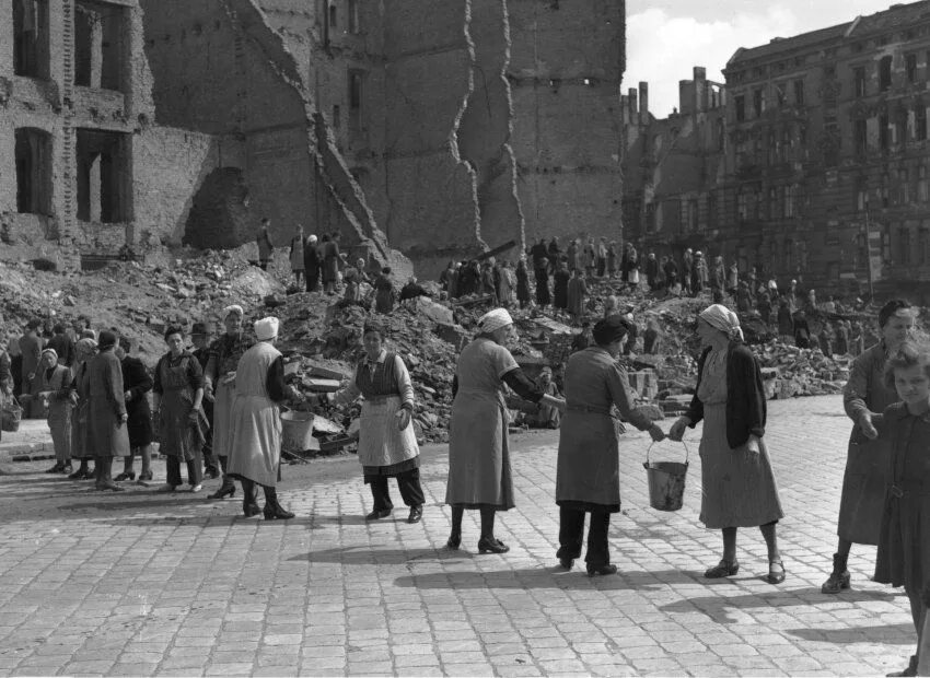 Разрушенные города ссср после 1945. Послевоенное состояние. Послевоенное состояние. Послевоенный сталинград в фотографиях. Послевоенное состояние.