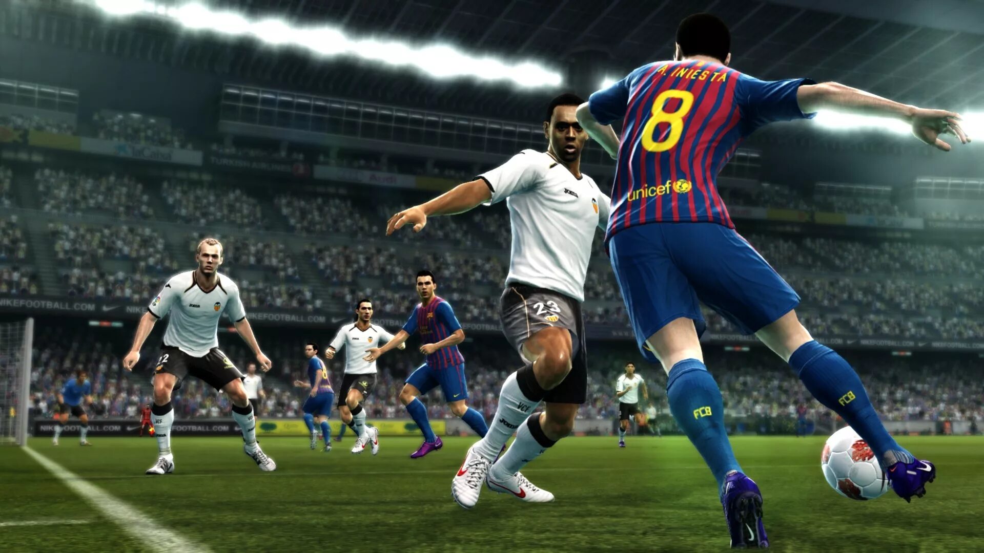 Сыграем в хорошую игру. Игра Pro Evolution Soccer 2013. Игра футбол PES 2013. Pro Evolution Soccer 2013 ps2. Pro Evolution Soccer 2015 ps3 рональдиное.