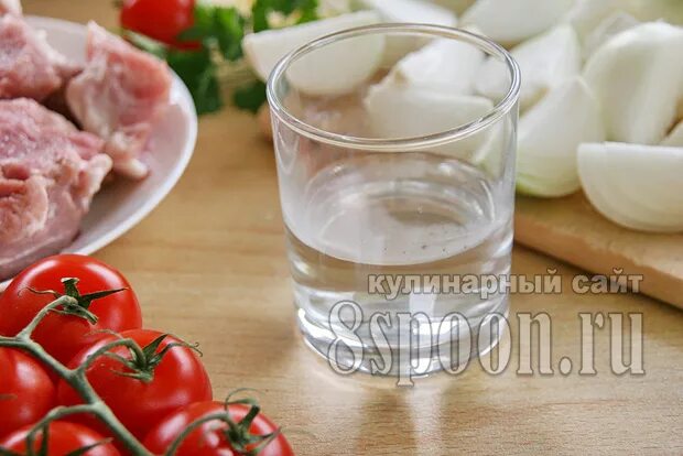 Замочить шашлык в уксусе и луке. Уксусный маринад для шашлыка. шашлык с уксусом и водой. маринад для мяса с уксусом. маринад для шашлыка из свинины с яблочным уксусом.