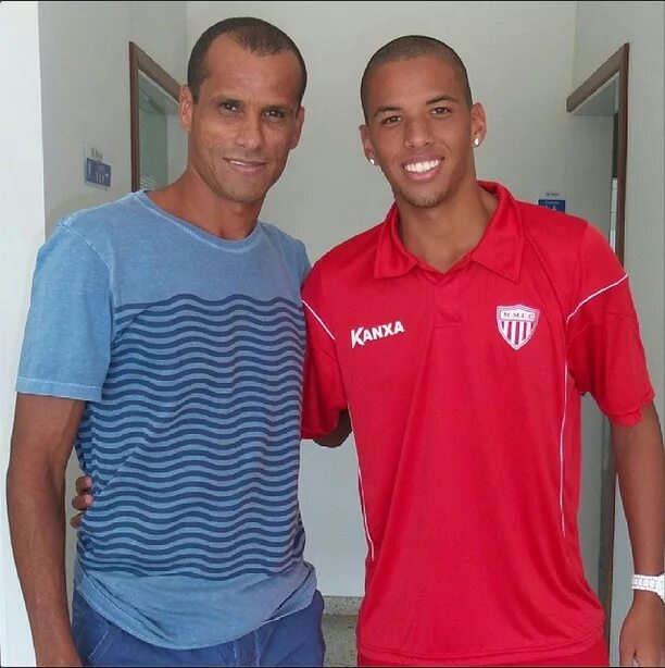 Ривалдо младший. Ривалдиньо. Ривалдиньо сын. Феррейра май жуниор национальность. Ривалдиньо.