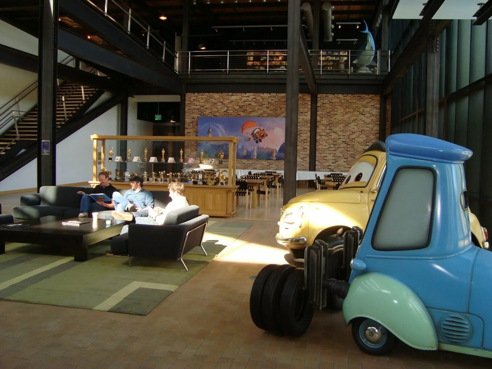 Компания пиксар. Emeryville pixar. студия пиксар стив джобс. киностудия pixar. офис пиксар в америке.