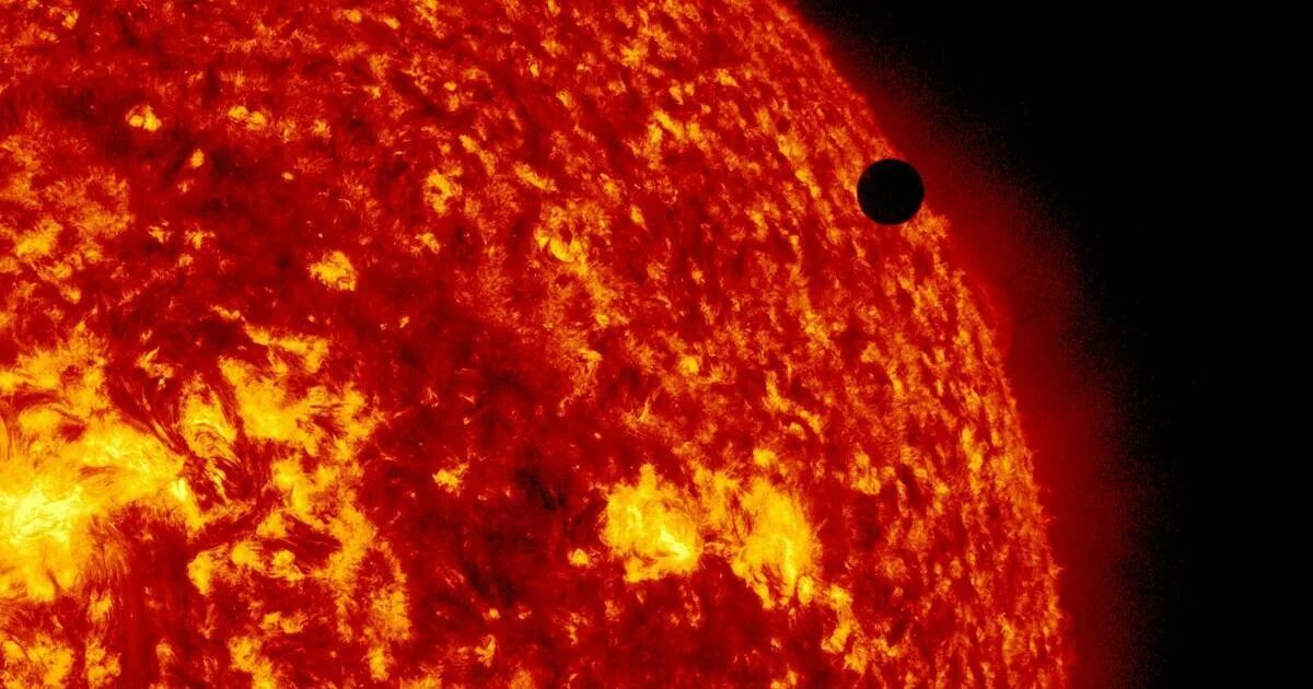 Пятна на поверхности солнца. Пятна на солнце. Исчезновение солнца. Солнечные пятна на солнце. Темные пятна на солнце.
