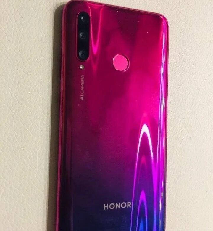 Honor 10i Red. Хонор 10i малиновый. Honor 10i красный. Honor 10i розовый.