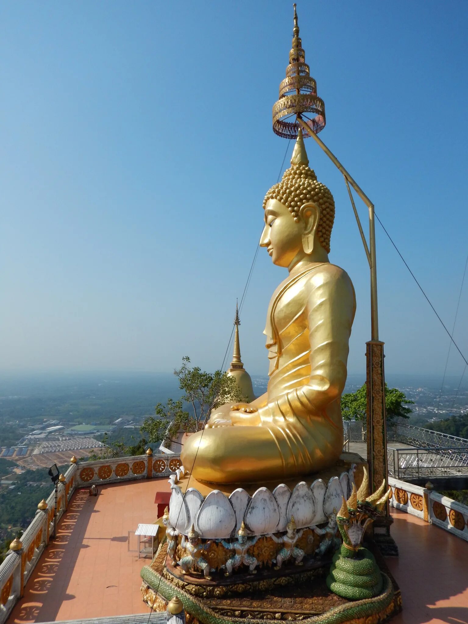 Храмы краби. Будда Краби. Храм тигра Краби. Храм Будды в Тайланде. Статуя Будды в Тайланде.