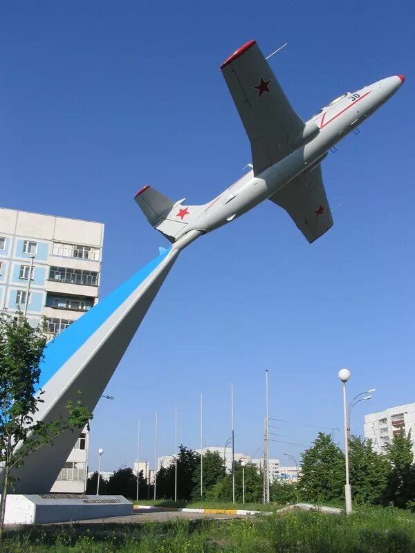 новый уренгой памятник пионерам освоения. новый уренгой площадь города. памятник стрелочнику в челябинске. памятники нового города. памятники нового города.