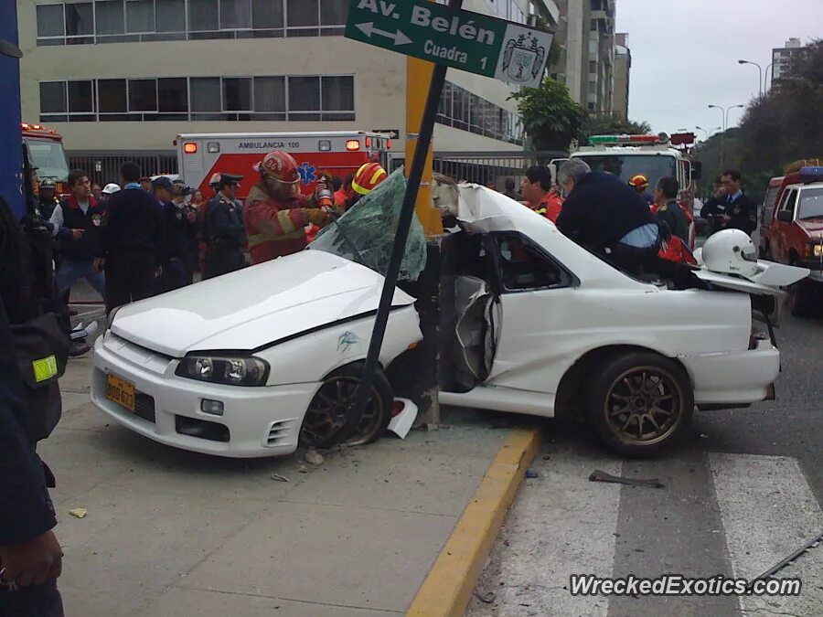 разбитые японские машины. разбитая тойота супра а80. Nissan skyline r34 разбился. Nissan r32 crash. разбитые корчи.
