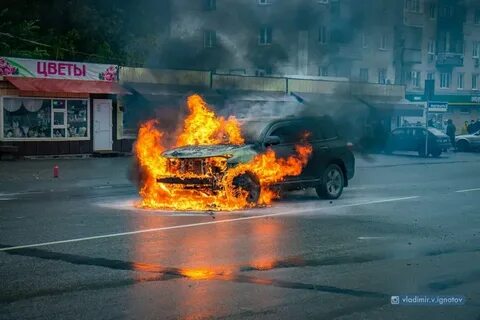 Китайский автомобиль загорелся на ходу