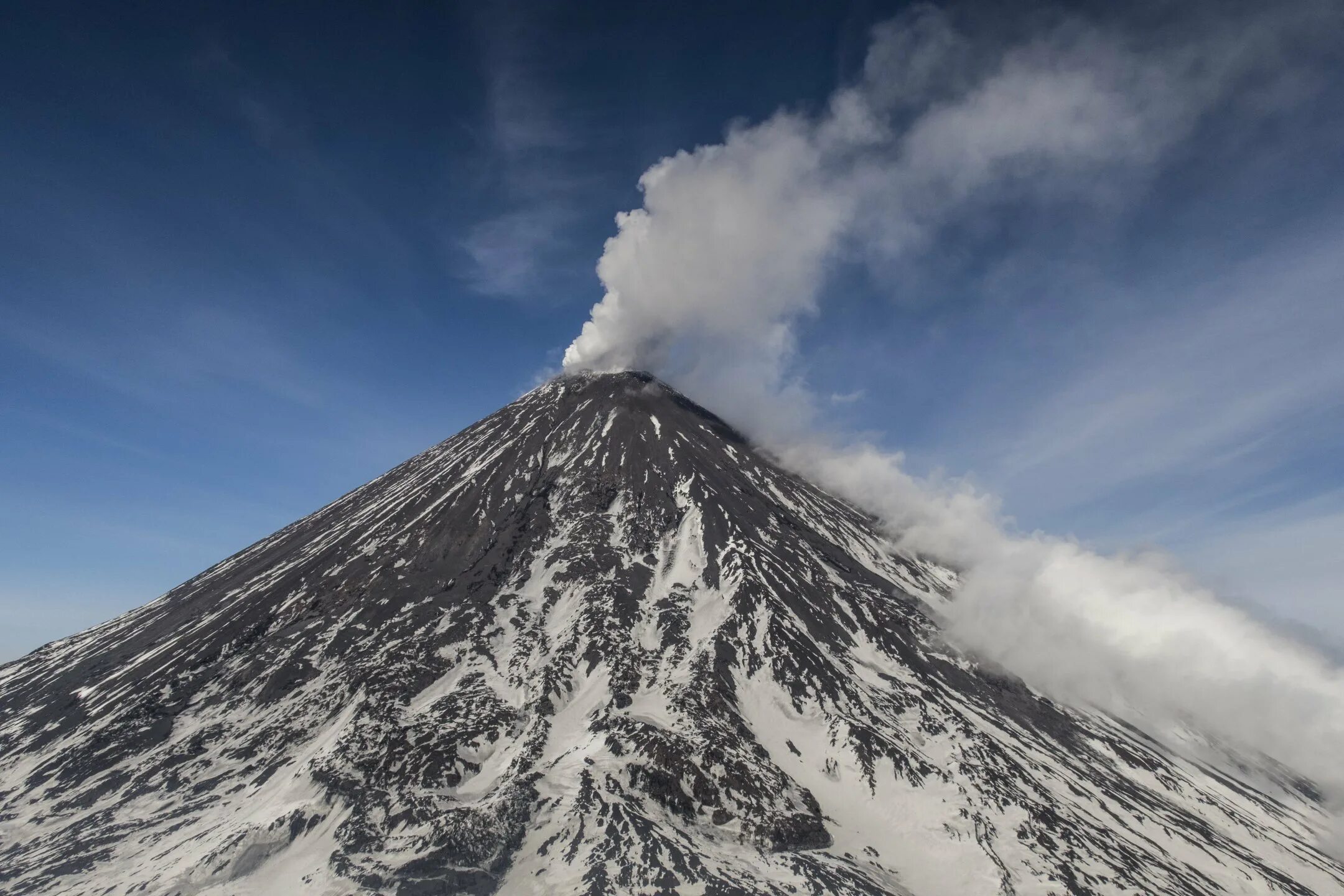 Вулкан шишель. Самый вулкан евразии. Действующий вулкан евразии. Самый вулкан евразии. Евразия ключевская сопка.