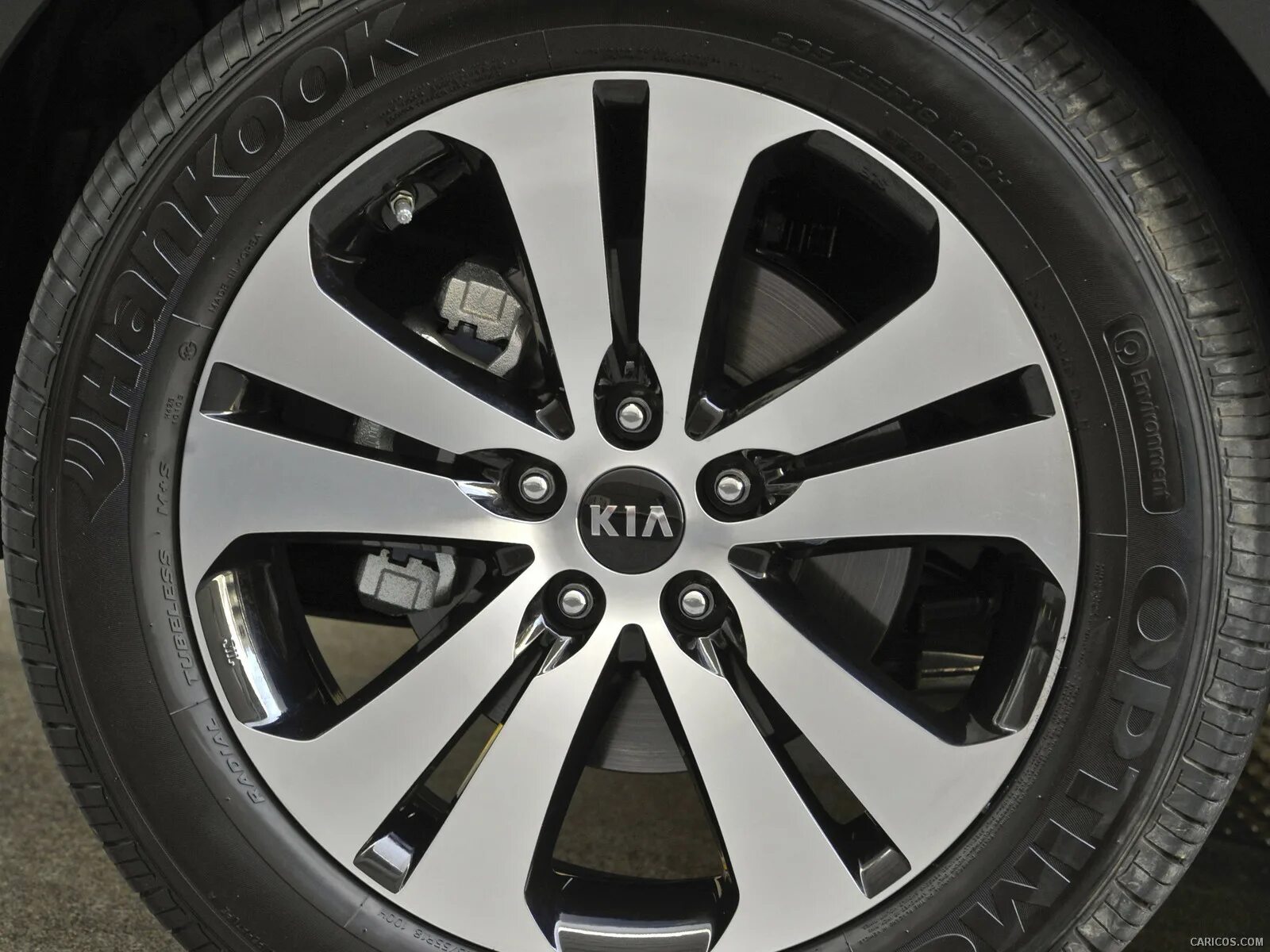 Санта фе размер резины. Kia Sportage Wheel. Ix35 диски штатные. Шины на Hyundai ix35. Диски на Хендай Икс 35.