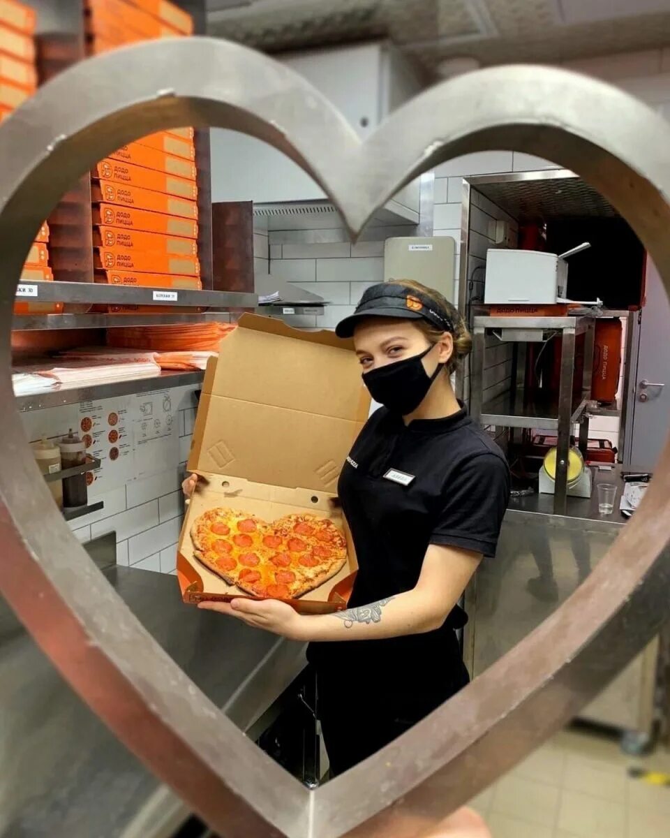 Додо пицца сердце. Додо пицца. Пицца сердце Додо. Додо пицца сердечко. Пицца Воскресенск.