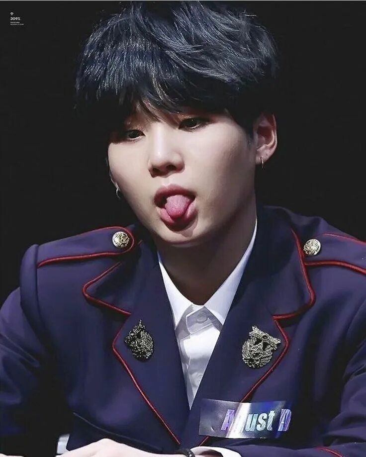 Юнги язык. Мин Юнги. Yoongi 2021. Юнги из BTS 18. Юнги 2021.