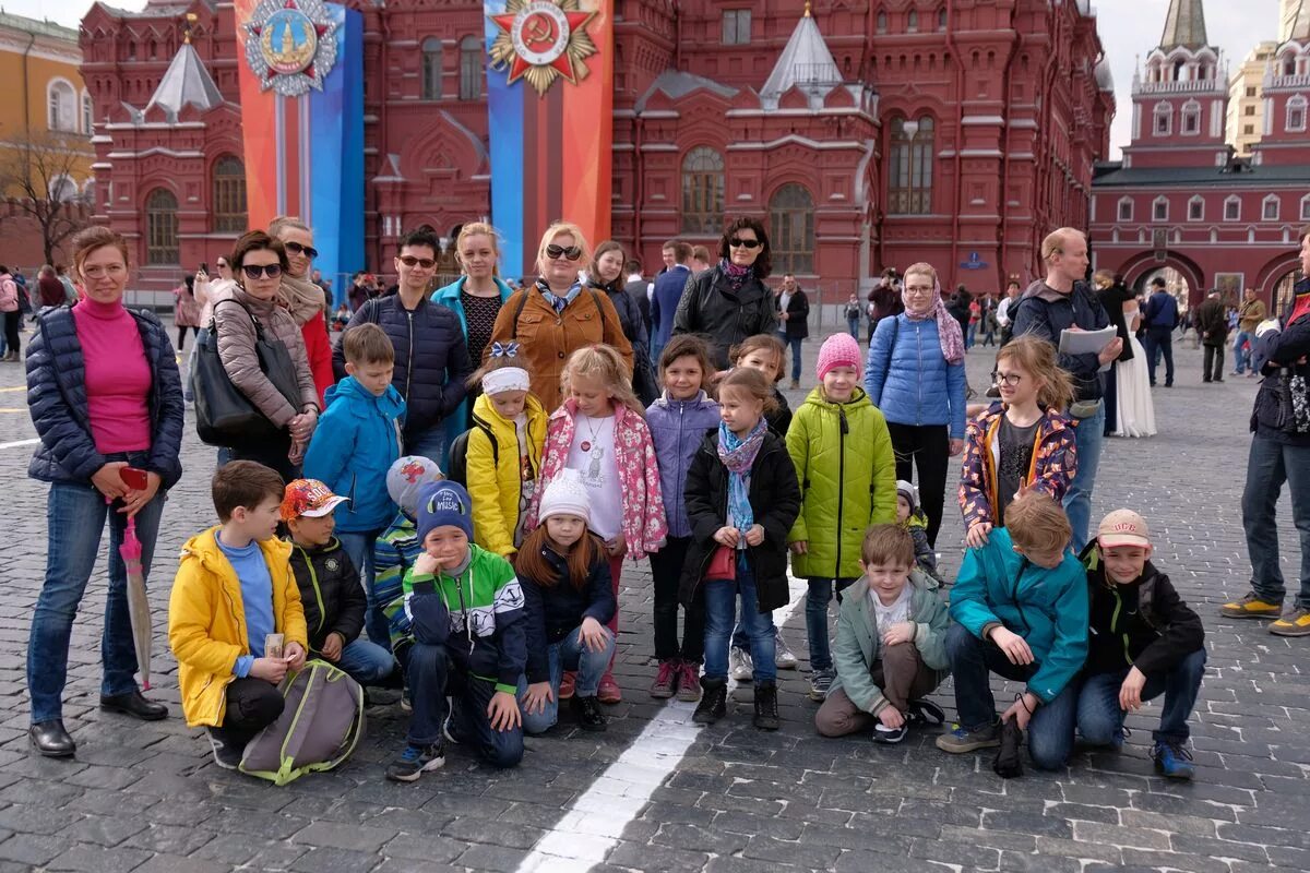 Экскурсия с ребенком 2 года. Школьная экскурсия по Москве. Площадь это для детей. Экскурсии для детей 7-8 лет в Москве. Красная площадь для детей.