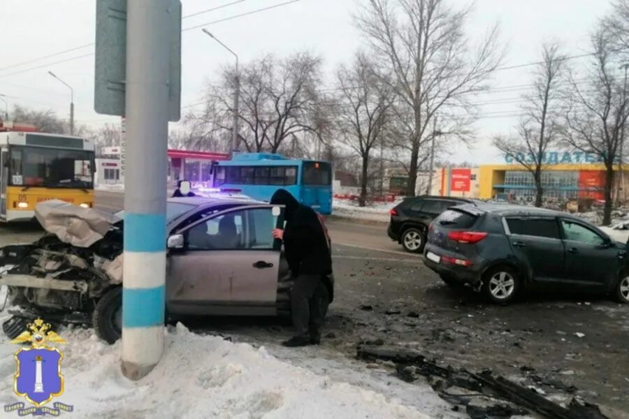 Видео 30 декабря. Авария на проспекте Созидателей Ульяновск. ДТП Ульяновск 31 декабря 2021. ДТП В городе Ульяновск.2021. Авария в Ульяновске 29 декабря.