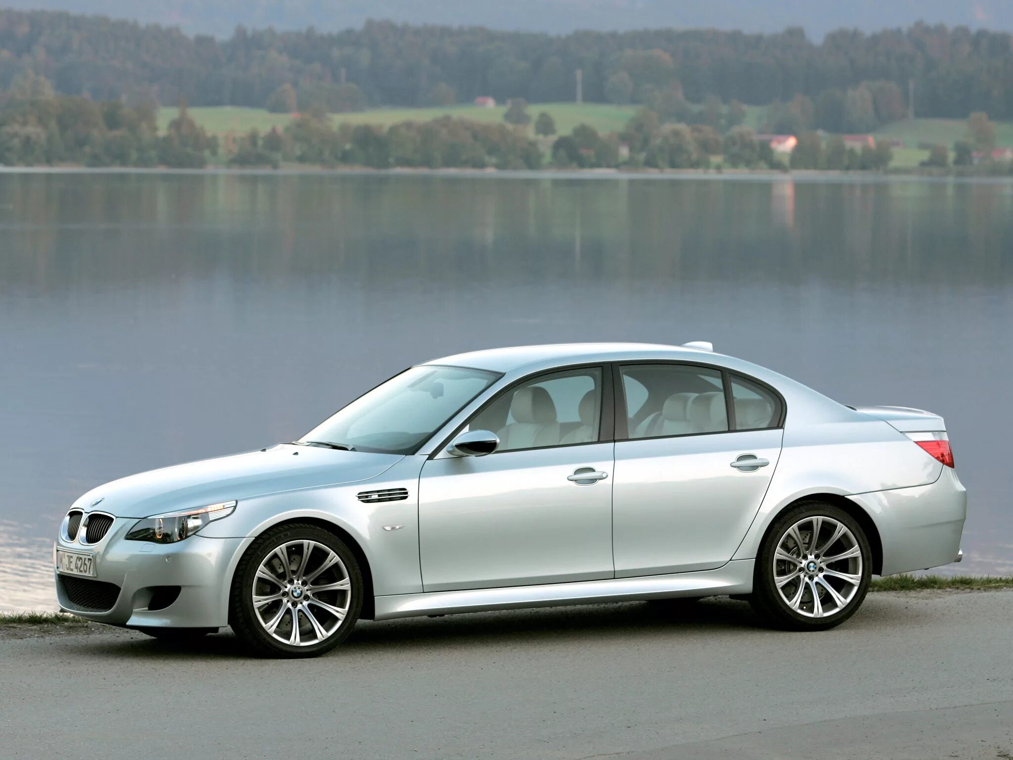 BMW m5 e60. BMW e60 2004. BMW 5 e60 2004. BMW m5 2004. Официальные сайты м5