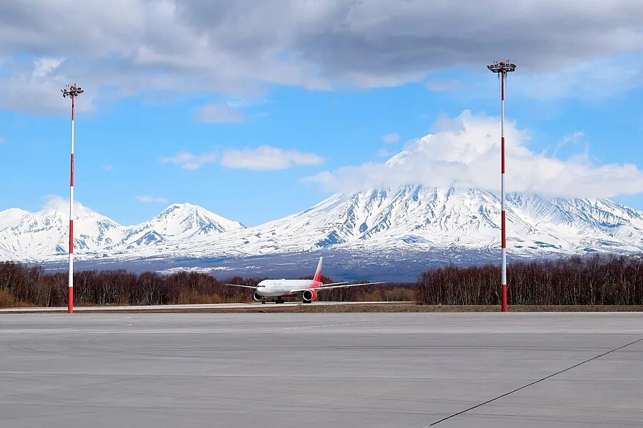 Аэродром петропавловск-камчатский елизово. Аэропорт елизово. Аэропорт г. Здание аэропорта елизово. Аэродром петропавловск-камчатский елизово.