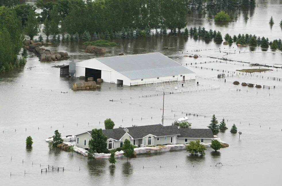 Метод наводнения. Методы защиты при наводнении. Метод наводнения. Чс паводок. Защита участка от наводнения.