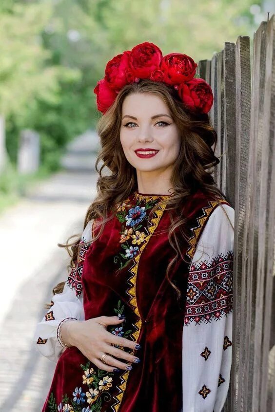 Найкрасивіші жінки україни фото. Девушки украинки обычные. Украинки красотки. Красивые русские девушки. Украинские женщины.