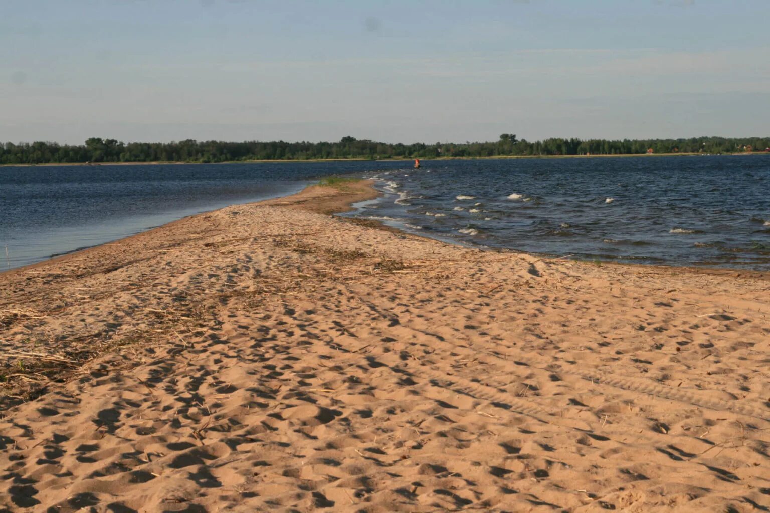 Озеро пляж фото. Озеро Селигер Городомля. Остров Городомля на Селигере. Поселок Солнечный остров Городомля. Озеро Селигер остров Городомля.