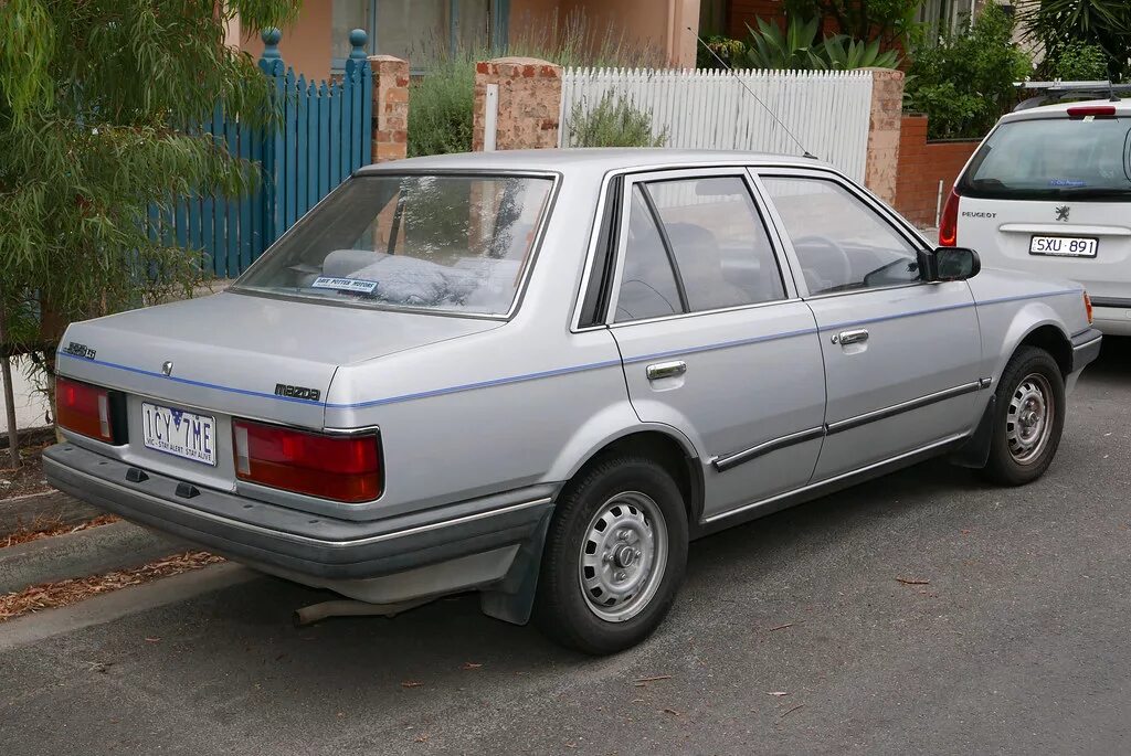 Мазда 323 1988 седан. Mazda 323 bf. Mazda 323 bf 1988. Mazda 323 1986. Мазда 1986