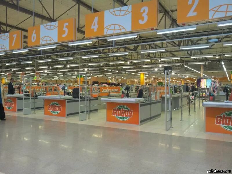 Кемерово гипермаркет глобус. Торговая сеть глобус. Питер магазин глобус. Глобус рига. Питер магазин глобус.