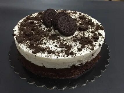 Шоколадный торт с белым кремом