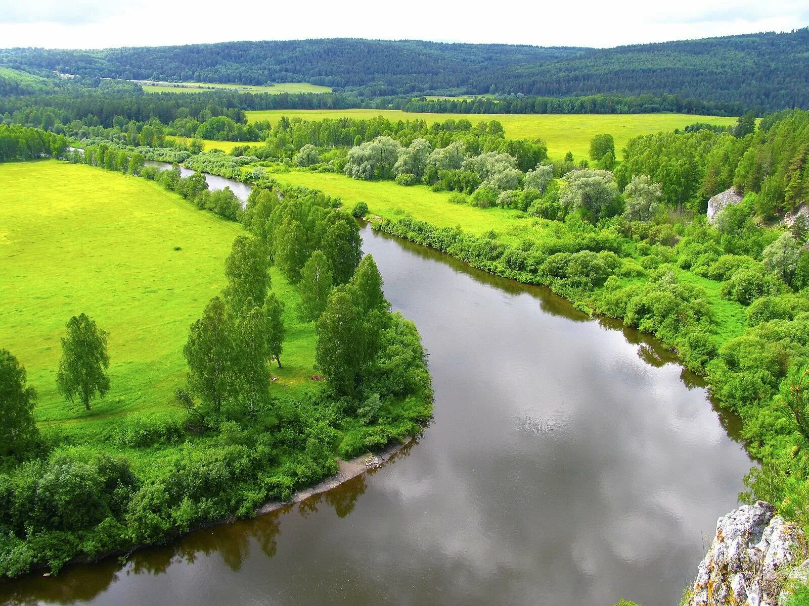Башкирия янгантау река. Река протекающая в башкирии. Белая (приток камы). Река белая агидель. Природа башкирии река белая.