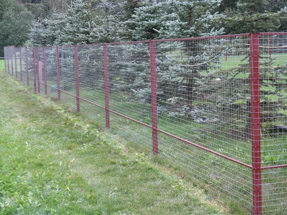 Какие бывают сетки для забора. Какие бывают сетки для забора. Ограждение из сетки рабицы. Сетка для забора. Секция заборная 3d 1530х2500 мм d3,5 мм ячейка 55х200 мм зеленая ral 6005 grand line.