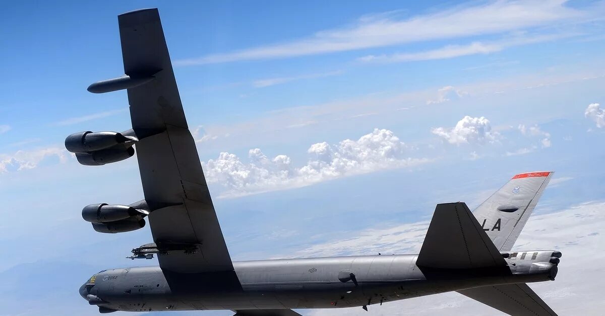 Г к б 52. B-52н Stratofortress. Boeing b-52h Stratofortress. Б-52 бомбардировщик. В 52 Н бомбардировщик.