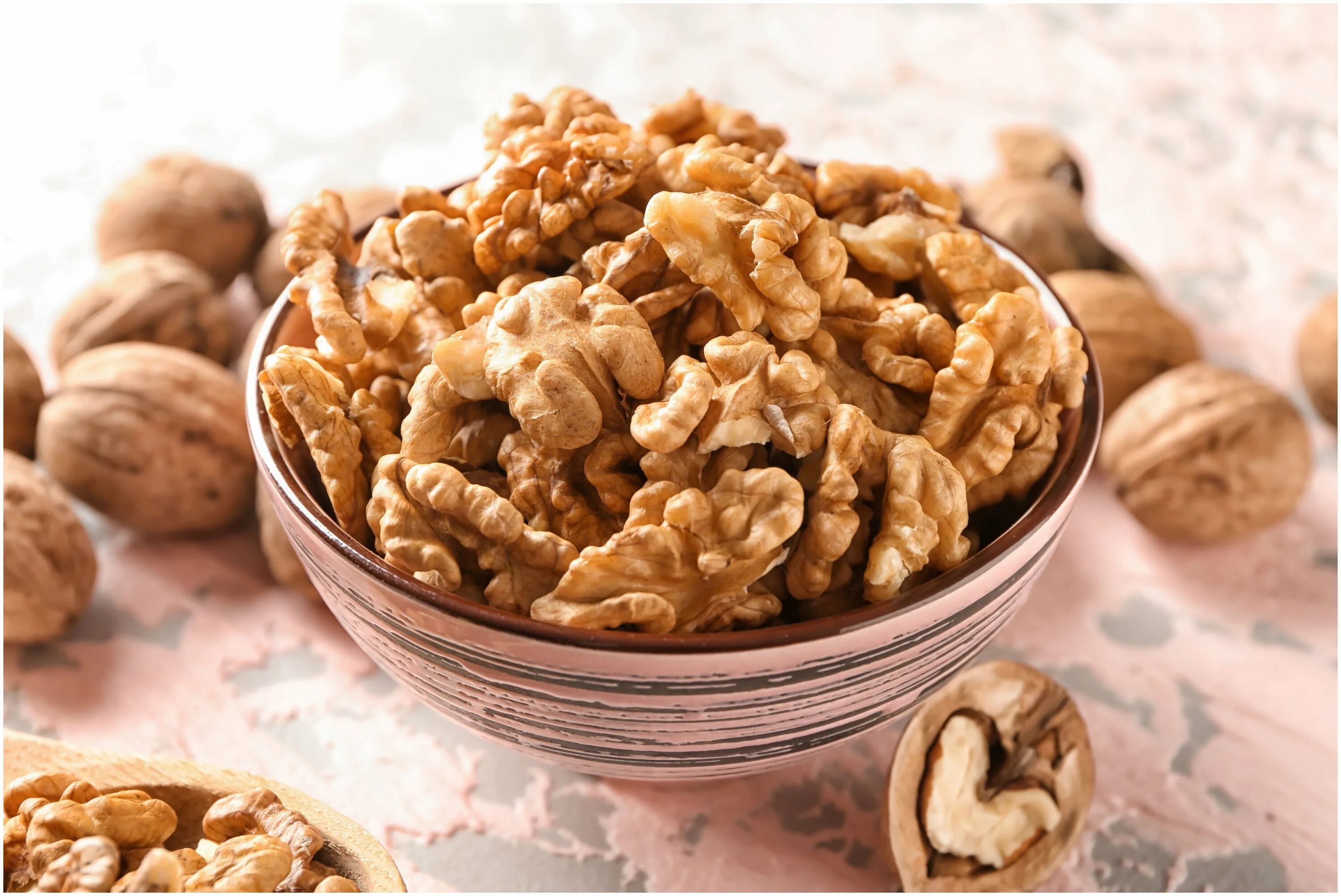 Walnuts орехи. Стол орех. Орехи грецкие зиму. Орех грецкий. Грецкий орех фергана.