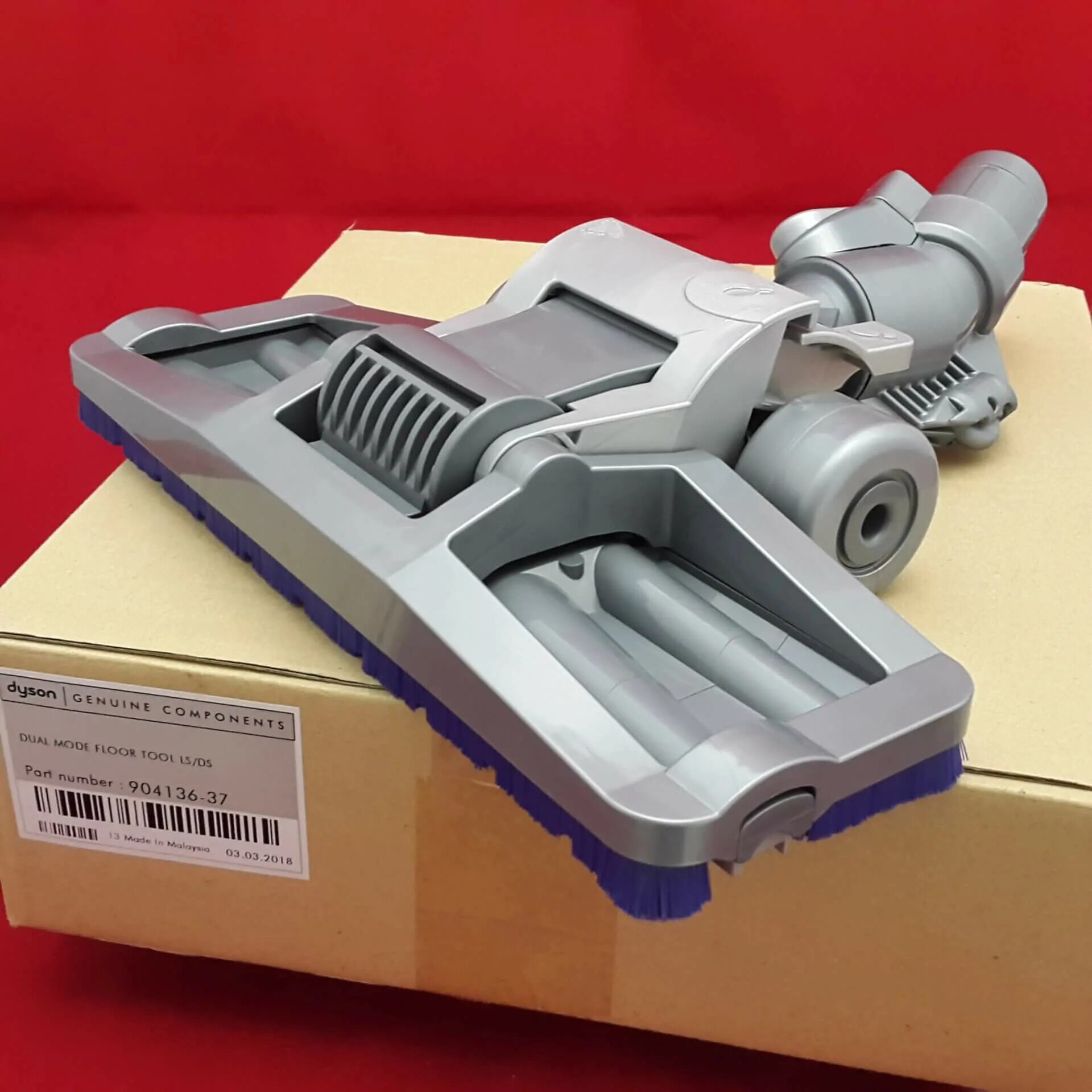 Пол дайсон. Dyson dc08 щетка. Dyson 904136-37. Dyson щетка пол-ковер 904136-37. Универсальная насадка "пол/ковер" Dyson dc32.