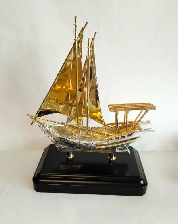 Algema корабль из серебра. Ладья из костромской скани. Бригантина pku010. Корабль сувенир. Парусник серебро.