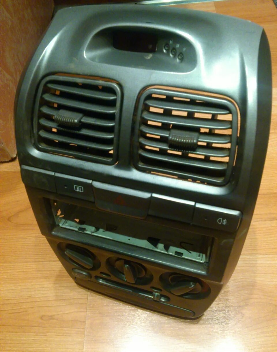 Центральная консоль акцент тагаз подсветка. Консоль акцент. Подсветка центральной консоли hyundai accent. Консоль акцент. Консоль акцент.