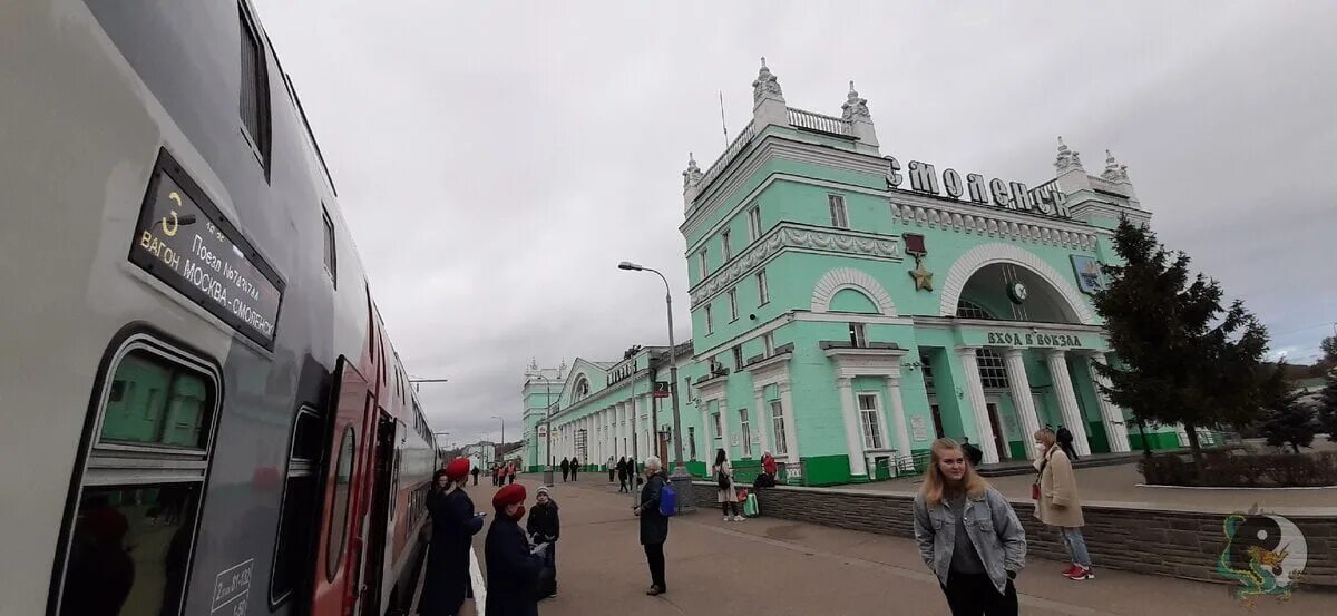 Поезд 743 Москва Смоленск. Поезд 744 Смоленск Москва. Поезд 743 Москва Смоленск двухэтажный. Двухэтажный поезд Москва Смоленск.