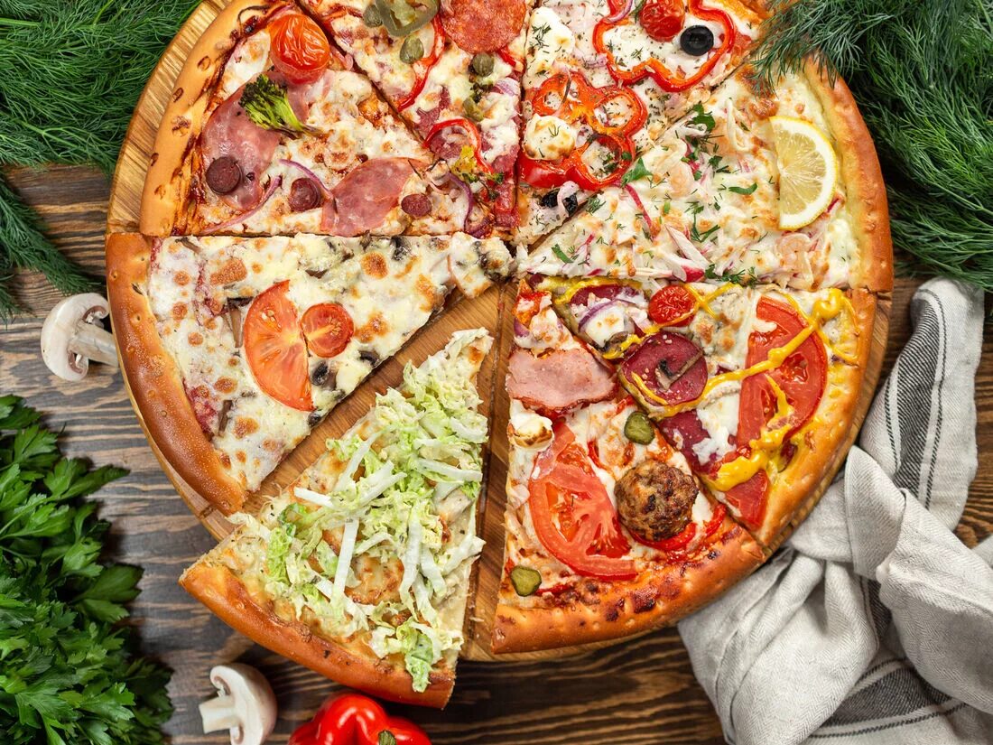 Доставка пиццерия пиццы. "Пицца". Разнообразие пицц. Еда пицца. Пицца в ассортименте.