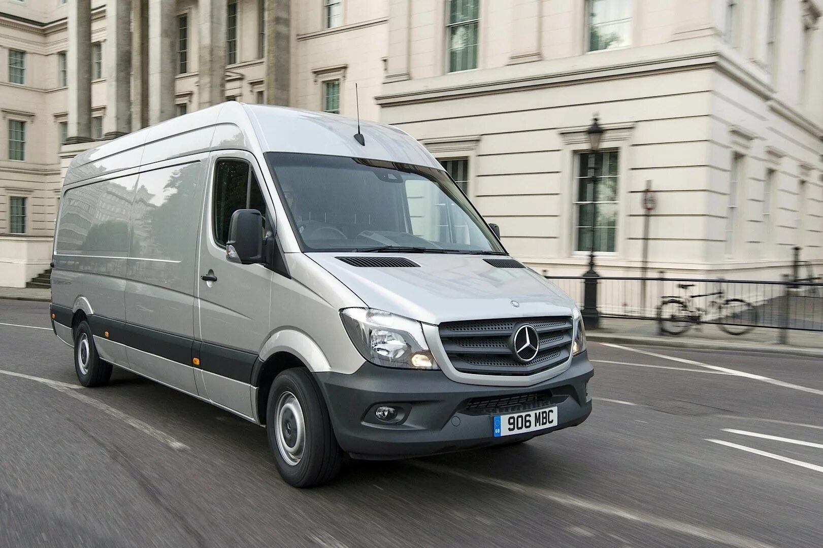 Где купить спринтер. Мерседес Бенц Спринтер. Mercedes Benz Sprinter грузовой. Mercedes-Benz Sprinter 906. Мерседес Бенц Спринтер грузовой фургон.