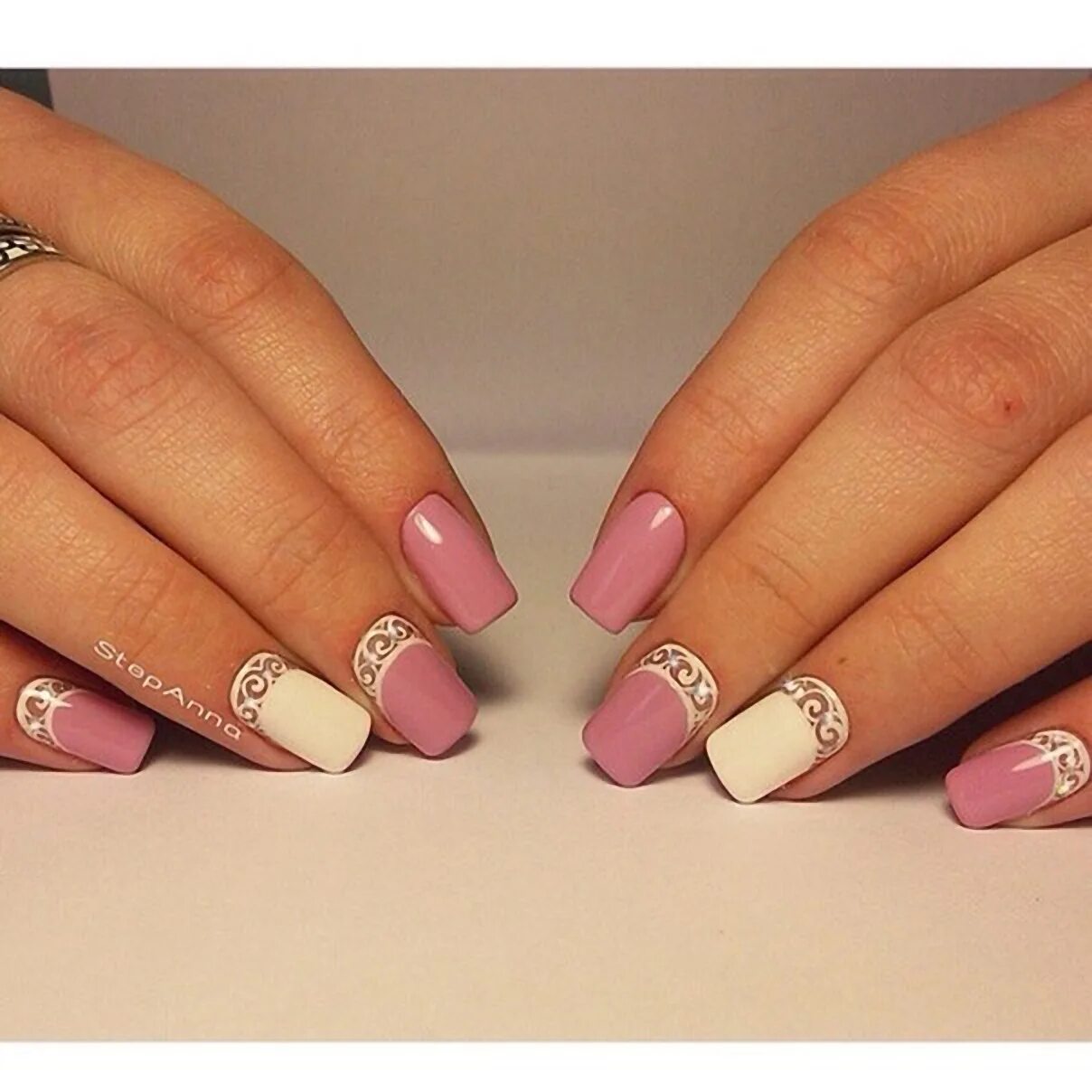 Наращивание розовый. Квадратные ногти. Красивые нарощенные ногти. Маникюр розовый с белым. Френч розовый с белым.